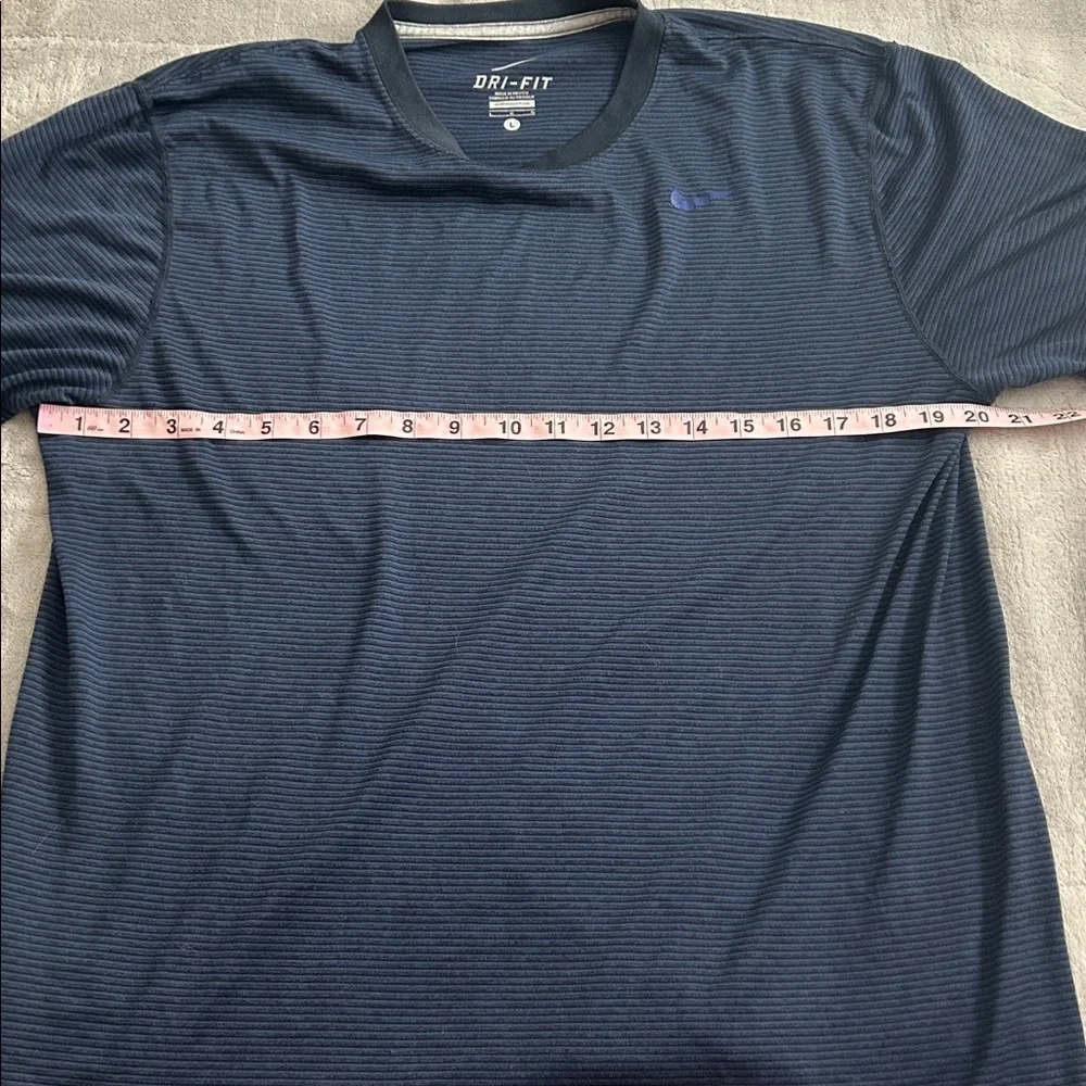 Nike Men's Dark Blue Short Sleeve Tee